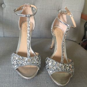 Badgley Mischka Jewel t strap heels size 8